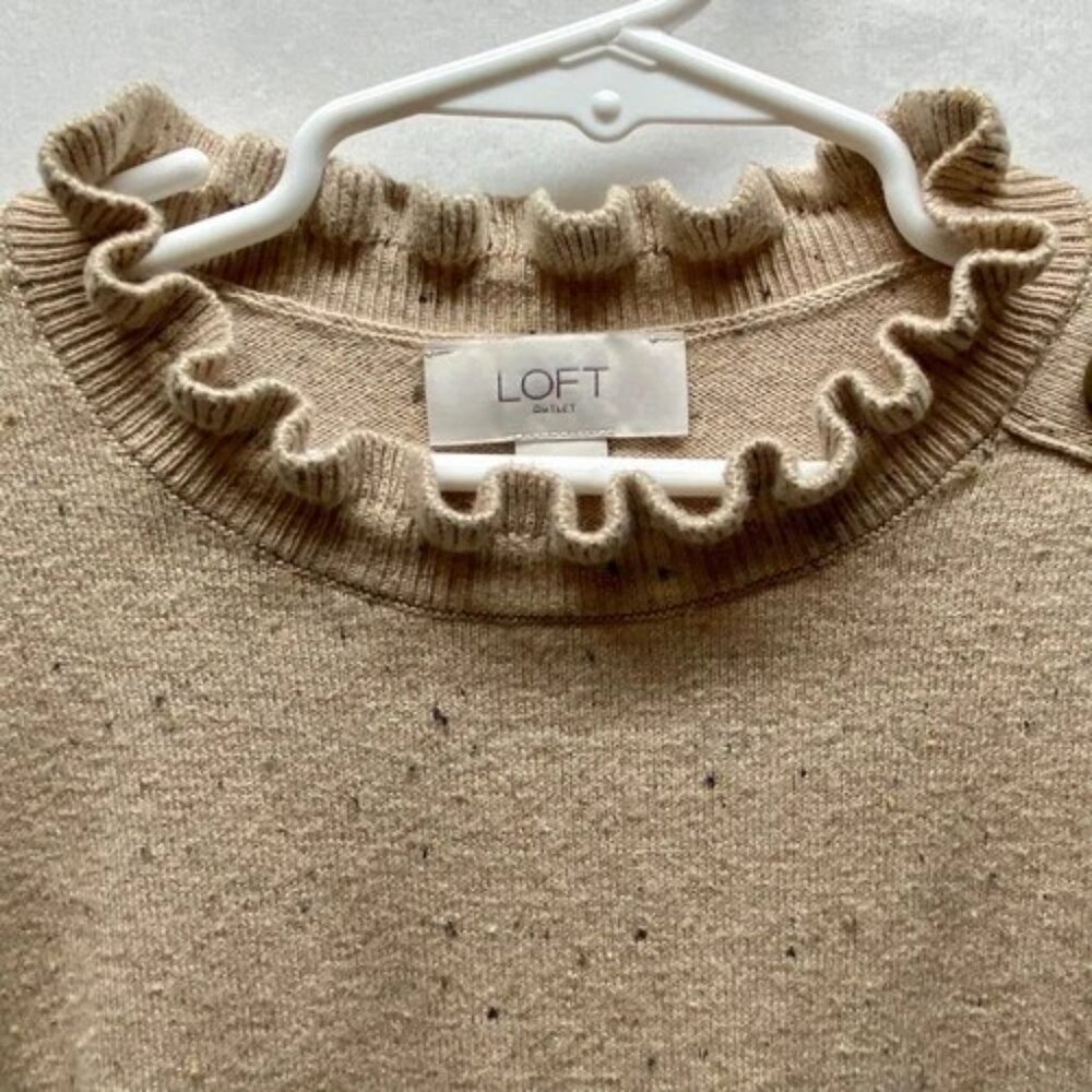 Loft Sweater Women’s Small Beige Speckle Ruffled Collar Button Accent Longsleeve - Picture 4 of 14